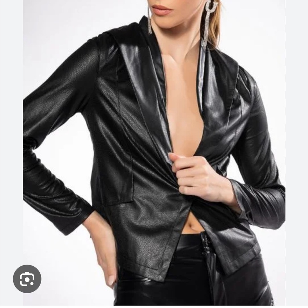 AKIRA Shrunken Stretch Blazer